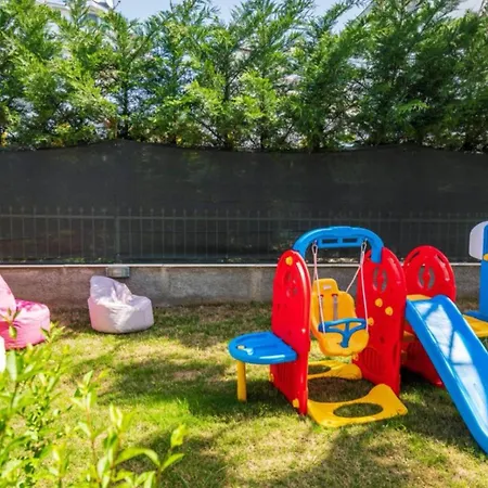 4 Bedroom - 5847 *
