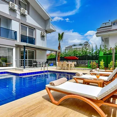 4 Bedroom - 5847 *