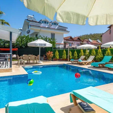 4 Bedroom - 5847 *
