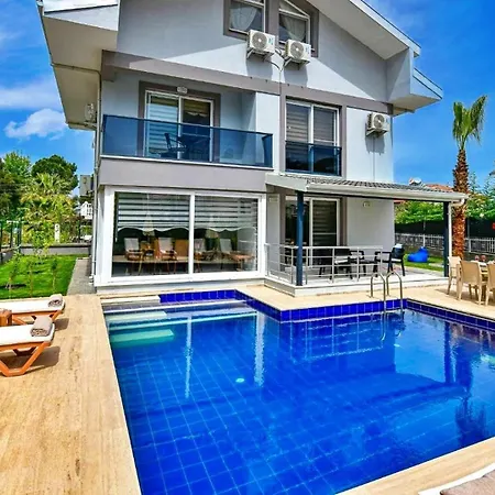 4 Bedroom - 5847 Vila